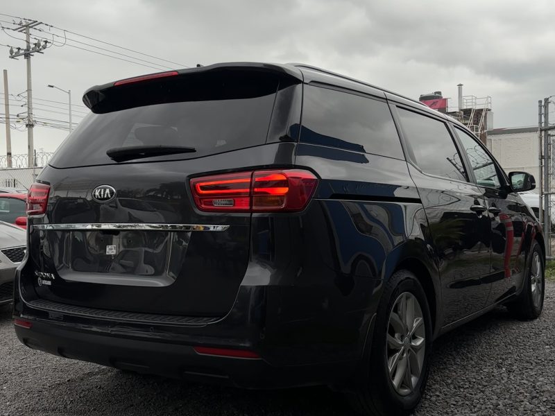 Kia Sedona EX 8 Pasajeros 2020