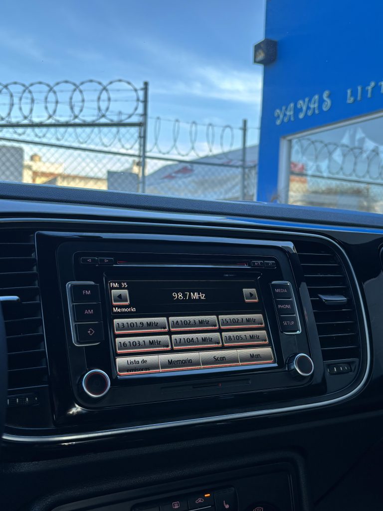 Volkswagen Beetle Sport 2012